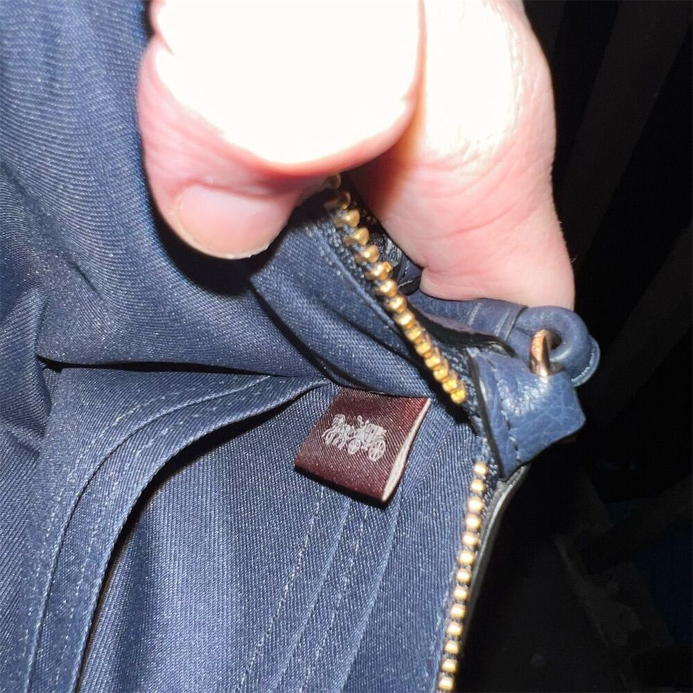 COACH Women's Double Zip Wallet Wristlet Navy Blue Pebbled Leather Gold Hardware - Picture 8 of 8